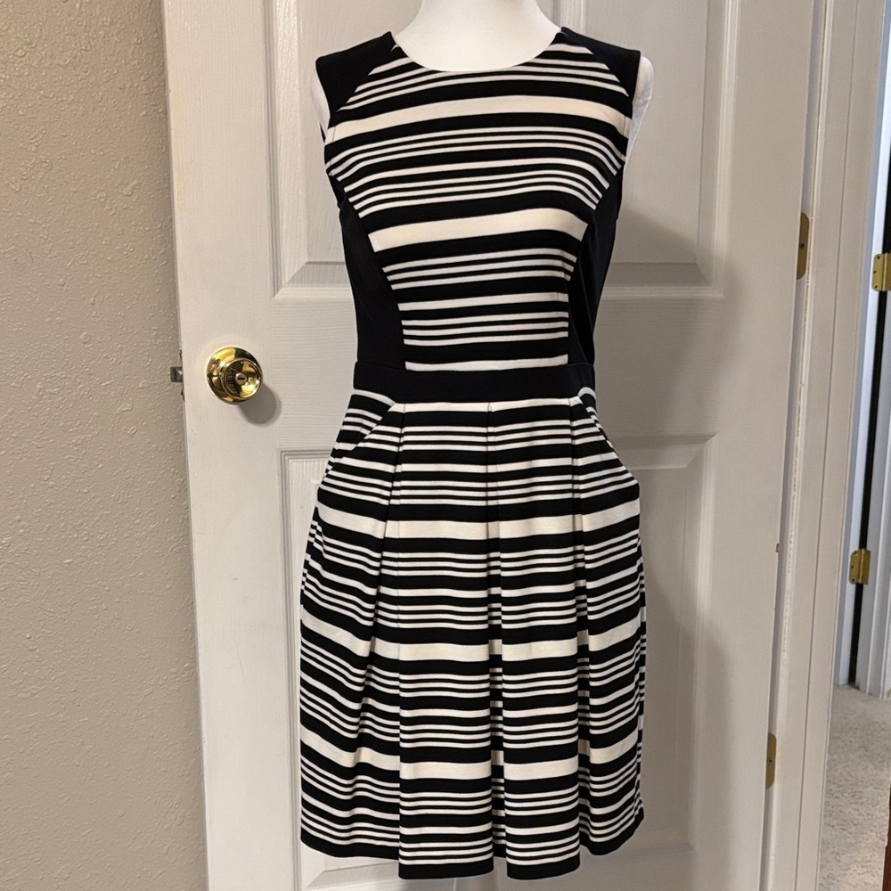 LOFT Black & White Striped Dress – 2P – Fall Layering Dress with Pockets